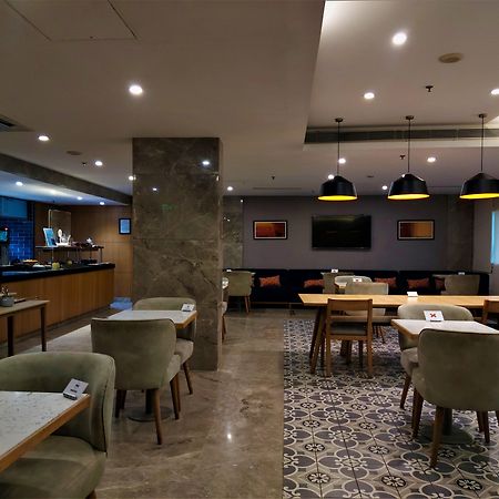 Holiday Inn Express Ahmedabad Prahlad Nagar By Ihg Dış mekan fotoğraf