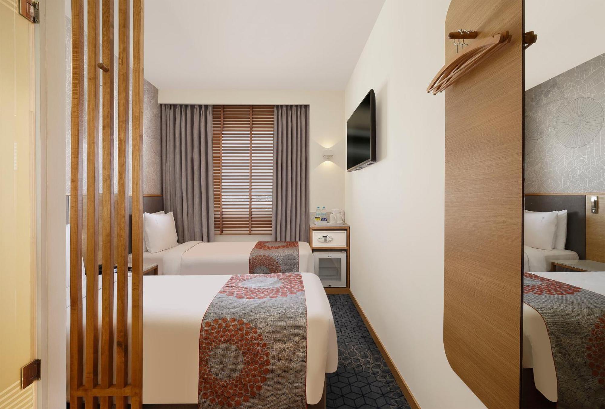 Holiday Inn Express Ahmedabad Prahlad Nagar By Ihg Dış mekan fotoğraf