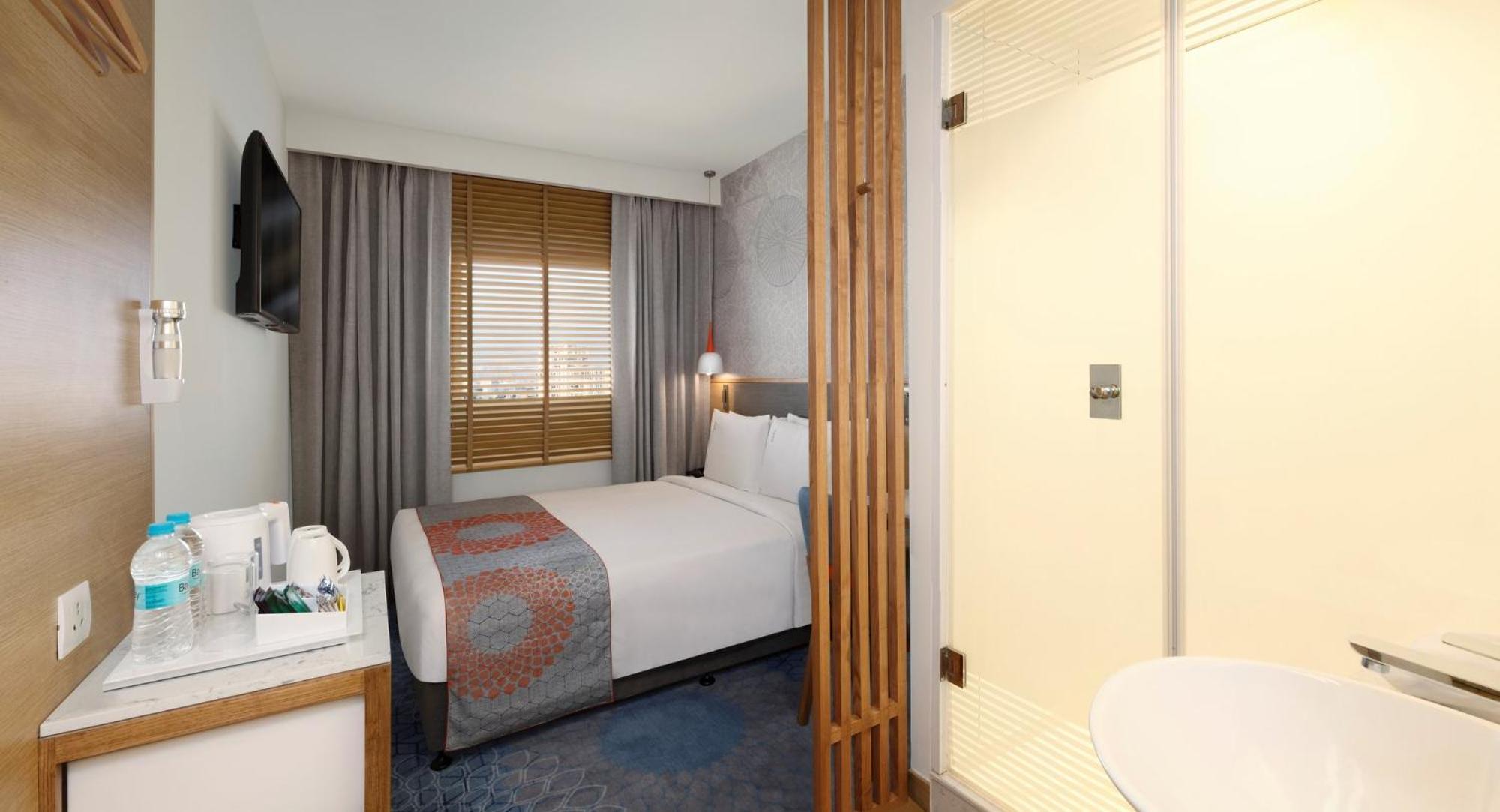 Holiday Inn Express Ahmedabad Prahlad Nagar By Ihg Dış mekan fotoğraf