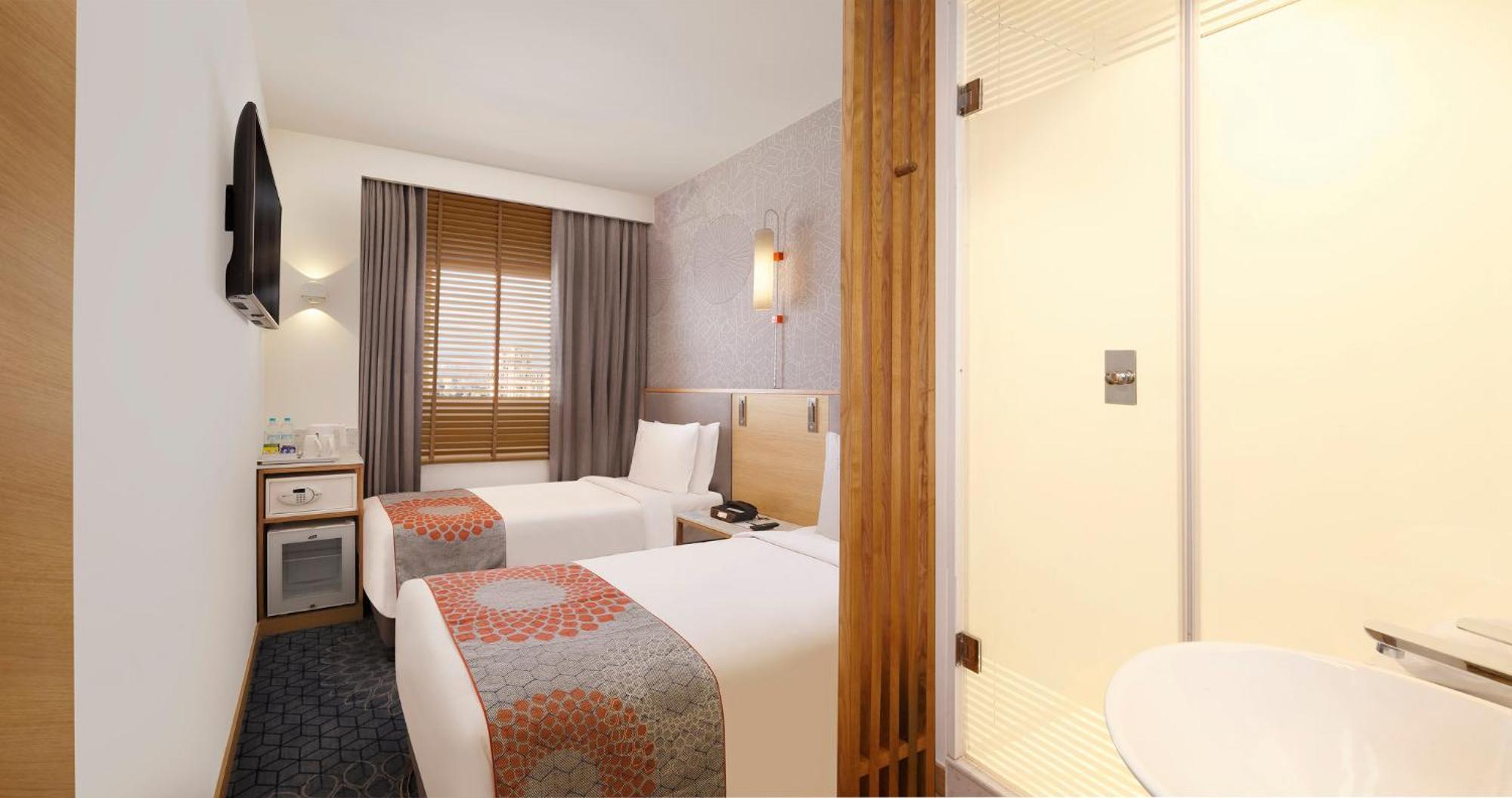 Holiday Inn Express Ahmedabad Prahlad Nagar By Ihg Dış mekan fotoğraf