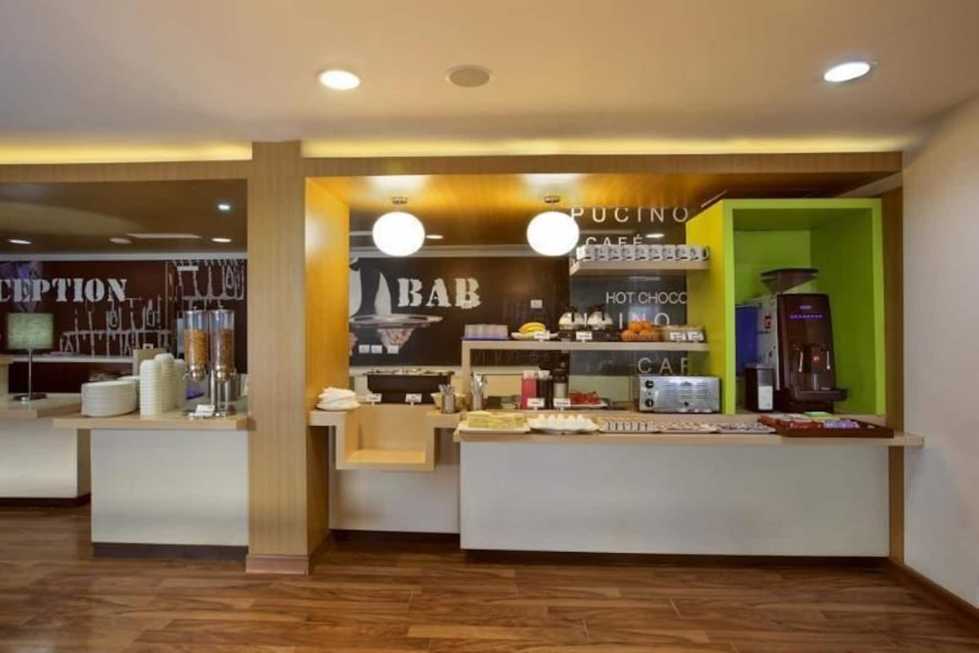 Holiday Inn Express Ahmedabad Prahlad Nagar By Ihg Dış mekan fotoğraf
