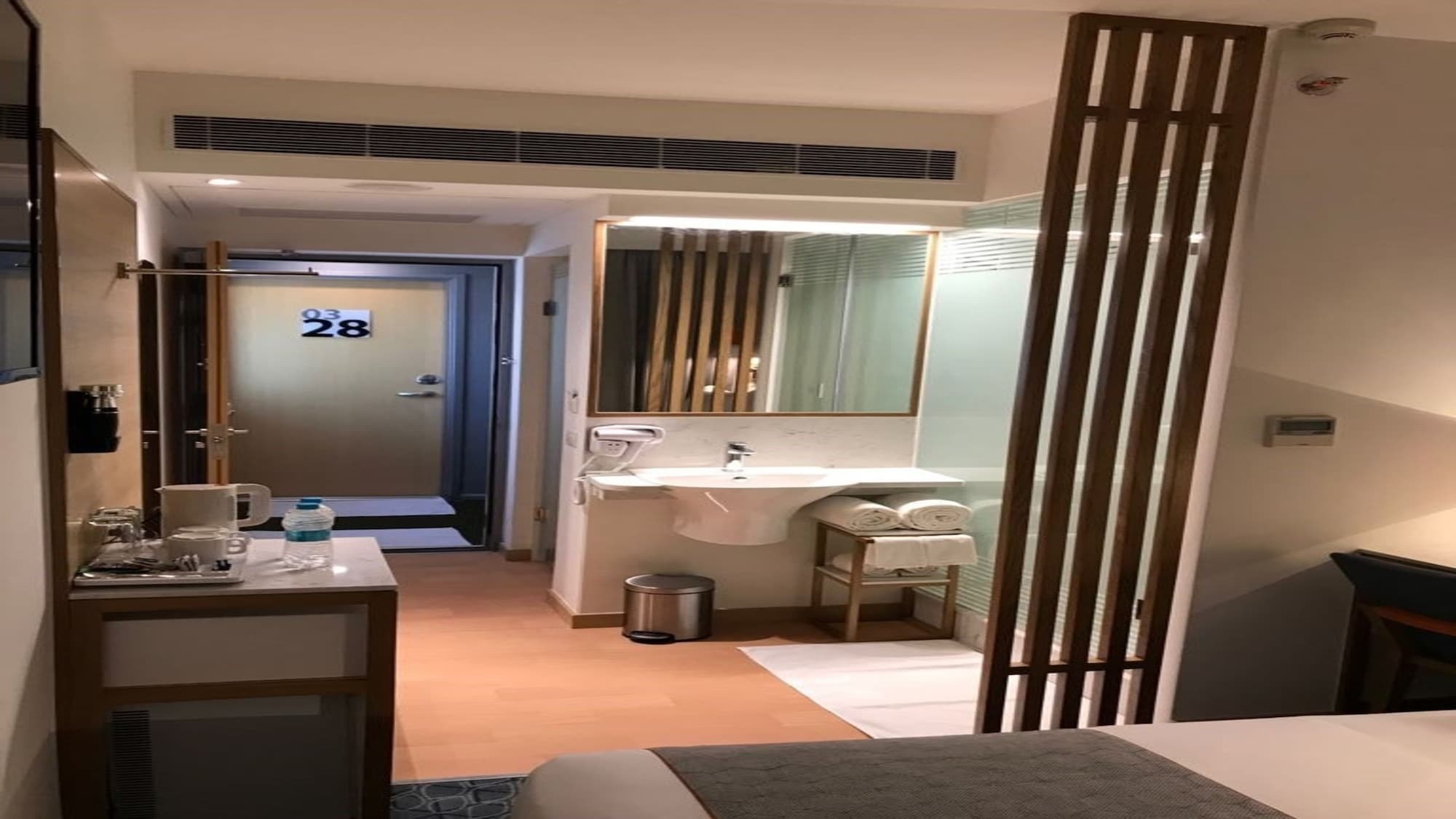 Holiday Inn Express Ahmedabad Prahlad Nagar By Ihg Dış mekan fotoğraf