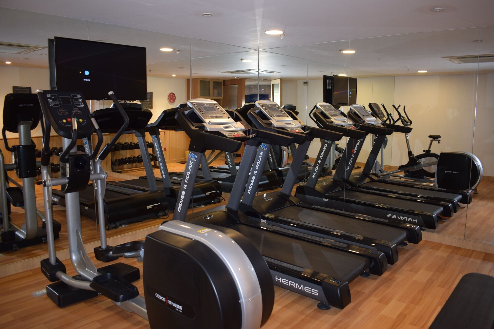 Holiday Inn Express Ahmedabad Prahlad Nagar By Ihg Dış mekan fotoğraf