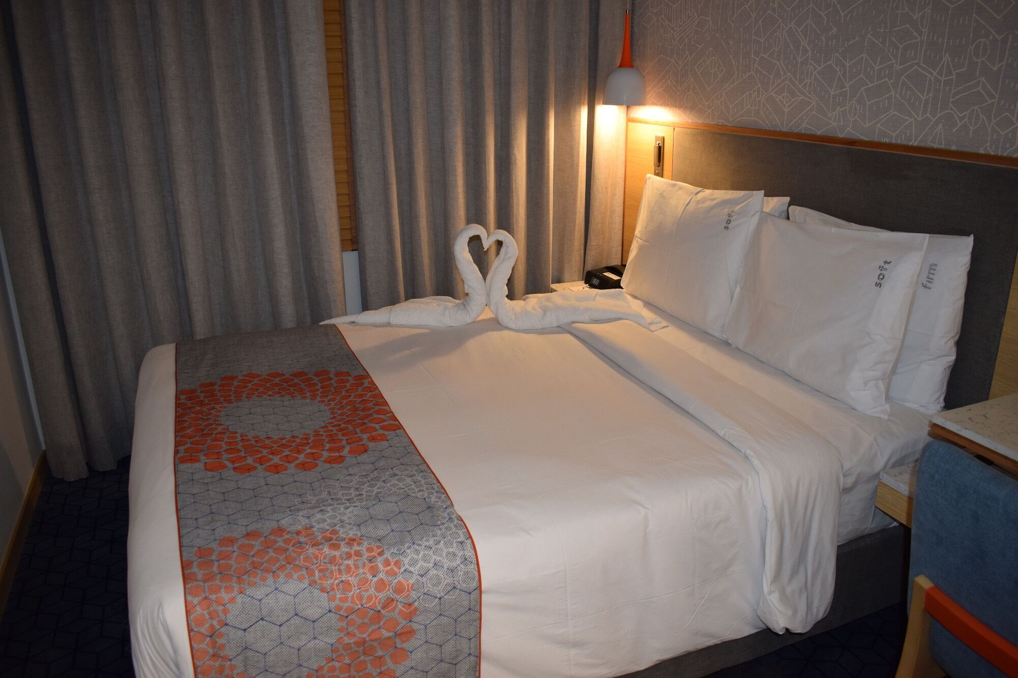 Holiday Inn Express Ahmedabad Prahlad Nagar By Ihg Dış mekan fotoğraf